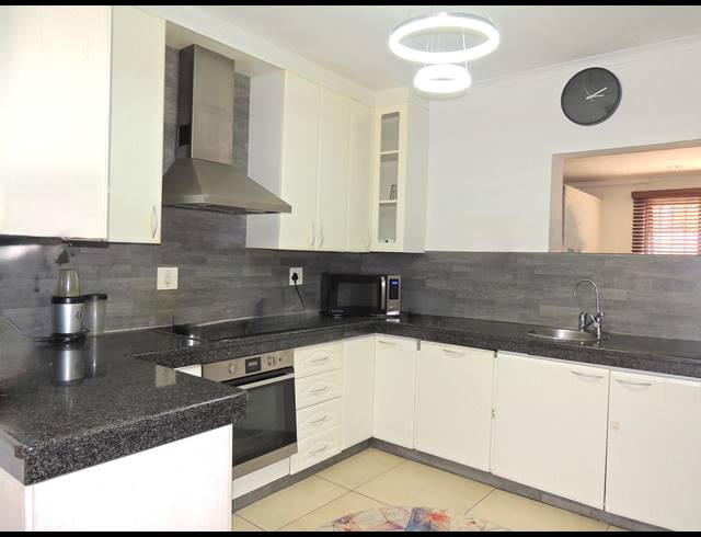 4 BEDROOM HOUSE FOR SALE IN STRUBENSVALLEI